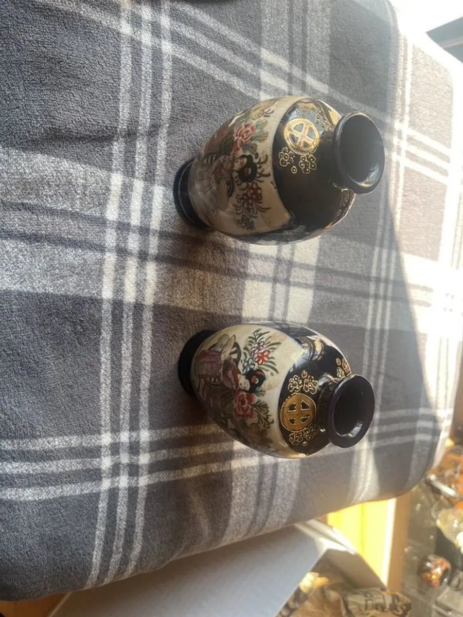 Pair of Antique Japanese Kinkozan Satsuma Vases Geisha Figures - Image 3