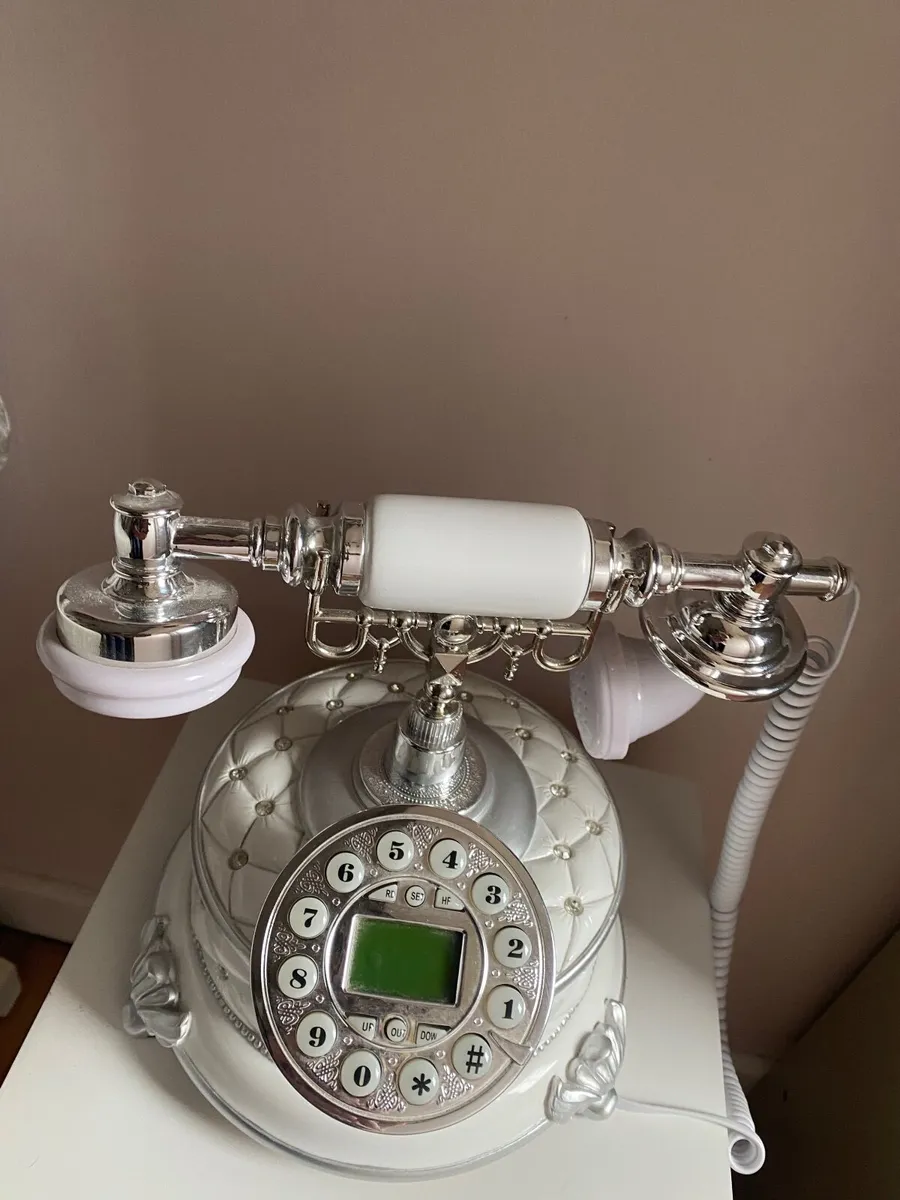 Telephone - Image 1