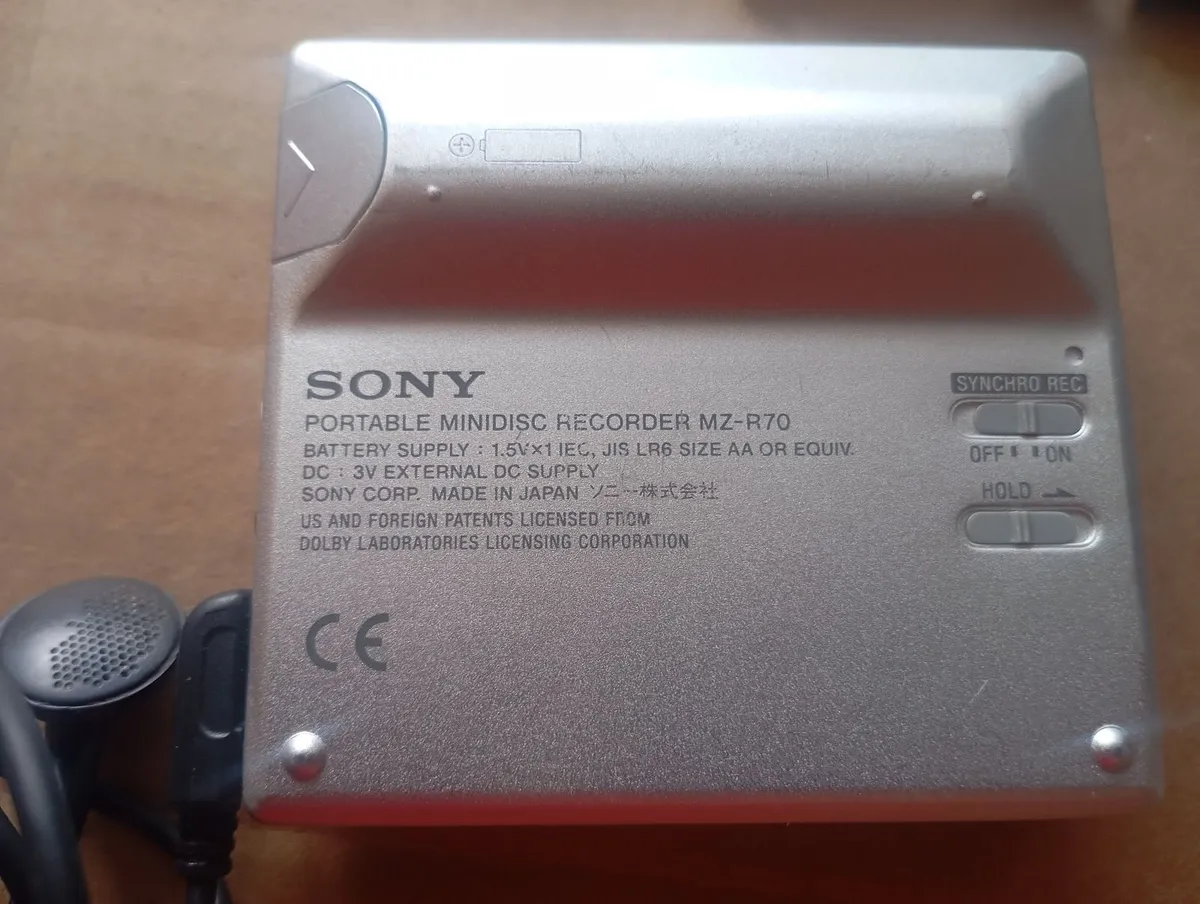 Sony MD Walkman MZ-R70 Portable Minidisc - Image 2