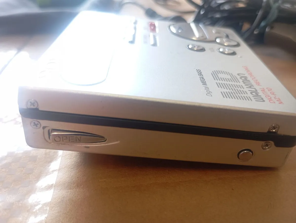 Sony MD Walkman MZ-R70 Portable Minidisc - Image 4