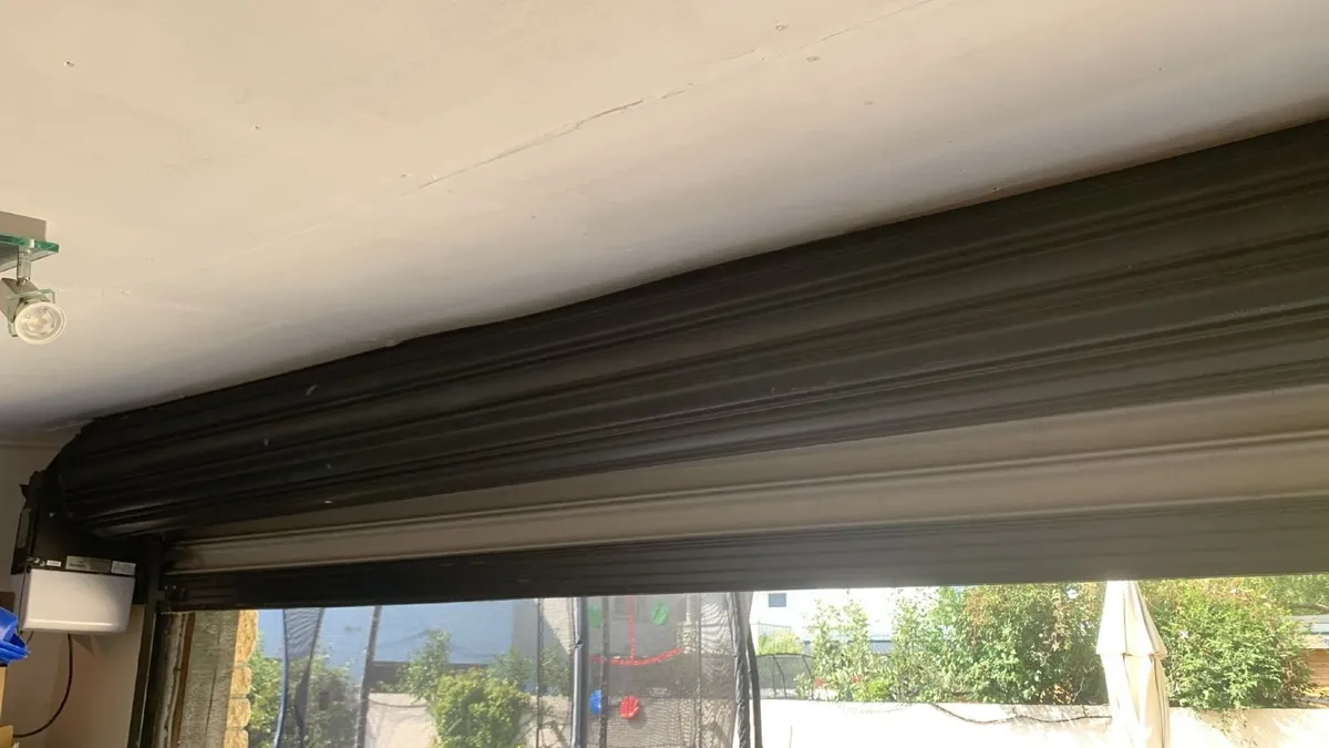 Electric or Manual Hanger Roller Door - Image 3