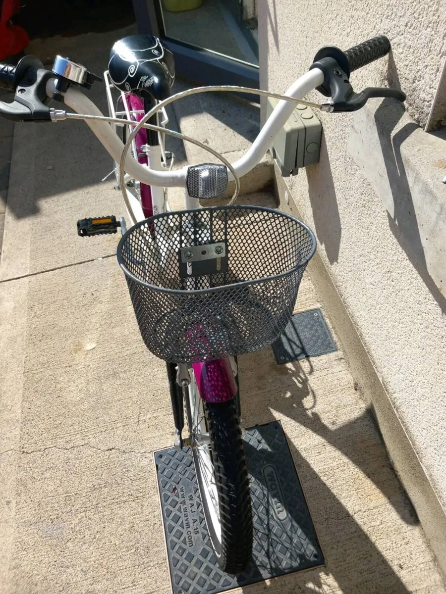 Kids Katie bike size 18 inch wheels. - Image 3