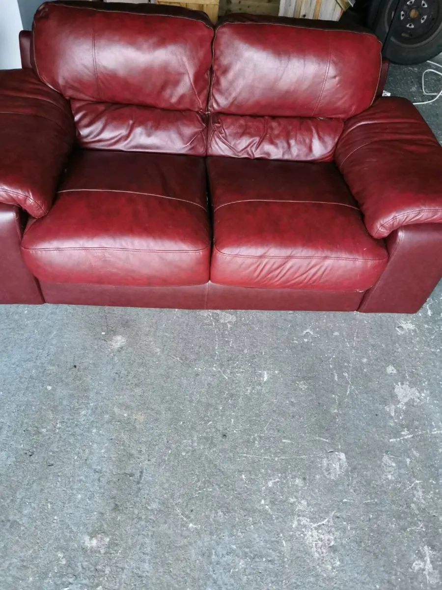 Couch maroon red colour - Image 2
