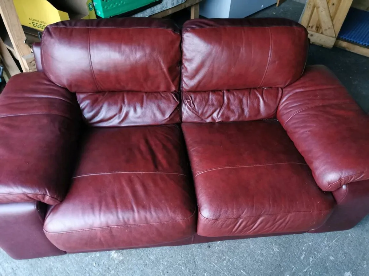 Couch maroon red colour - Image 1