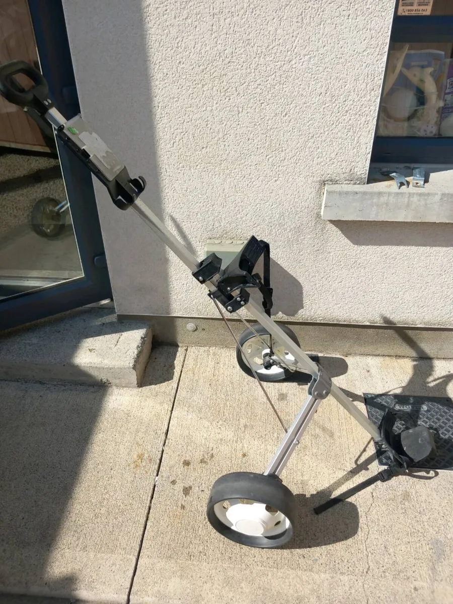 2 wheels golf trolley - Image 1