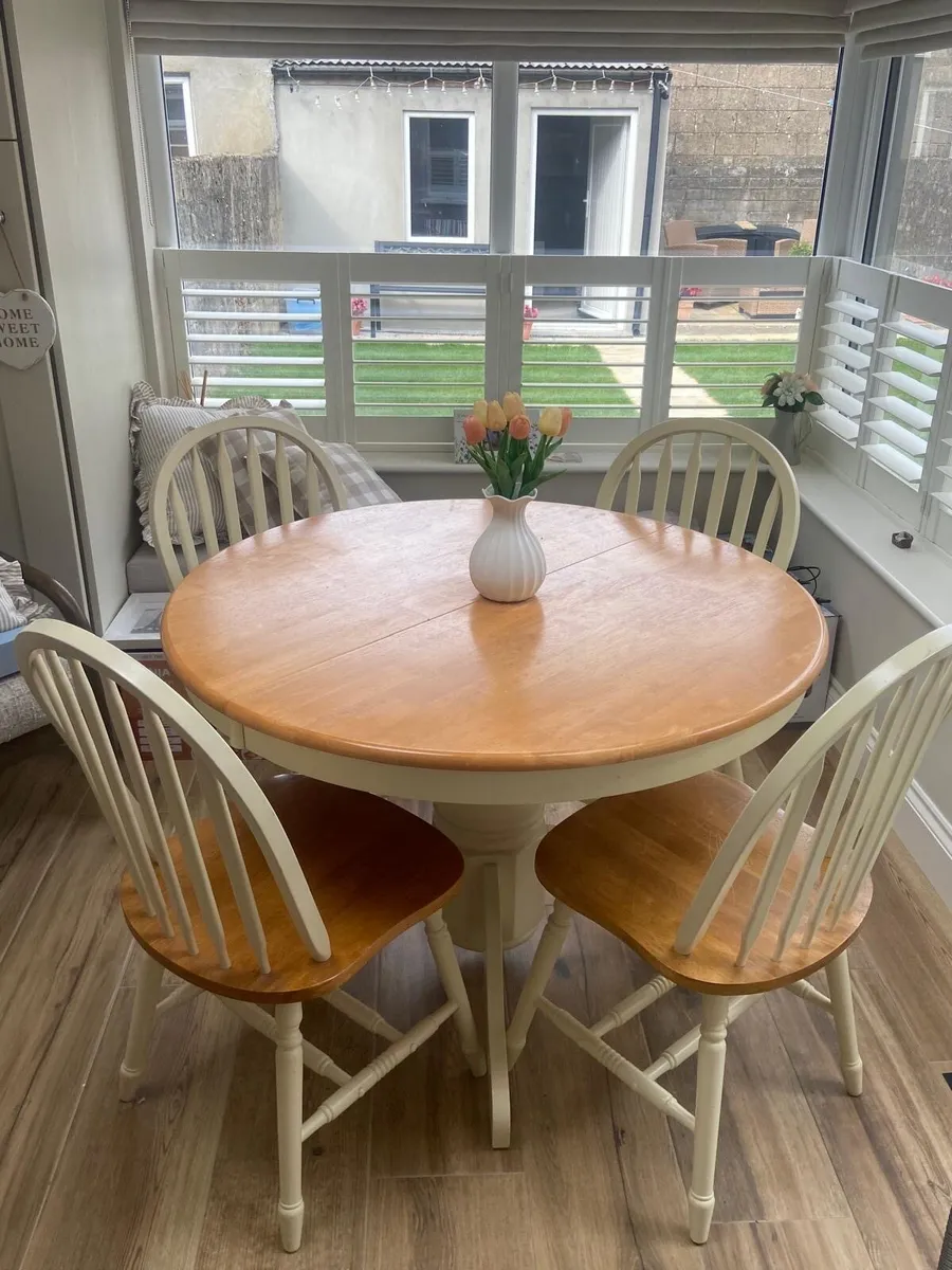 Kitchen dining table & chairs
