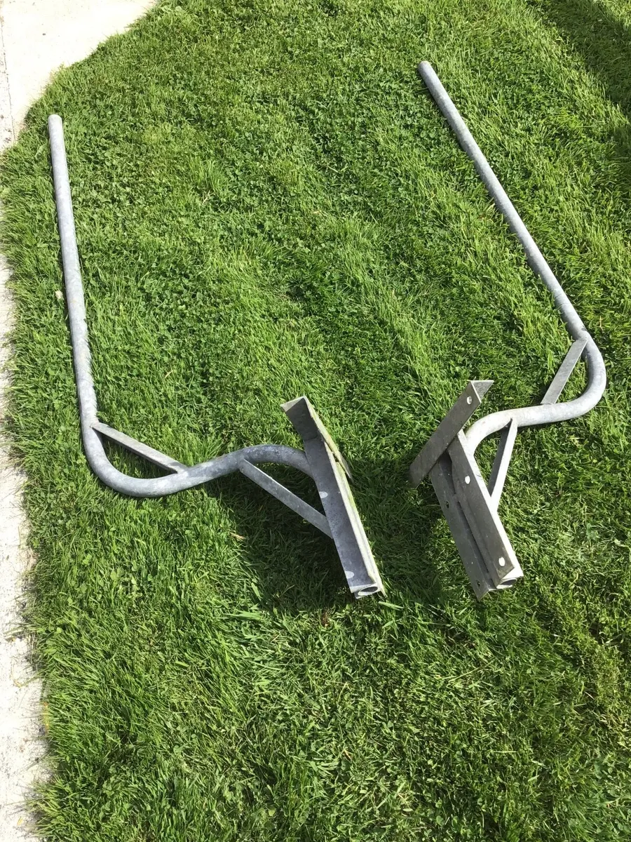 Sky dish wall bracket - Image 1