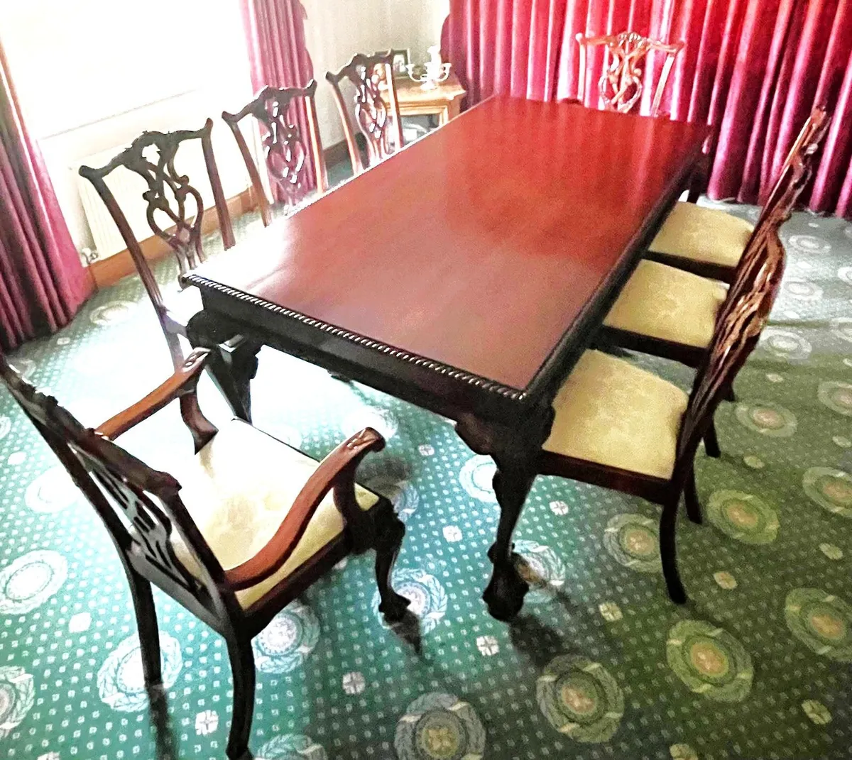 Table and Chairs - Image 1