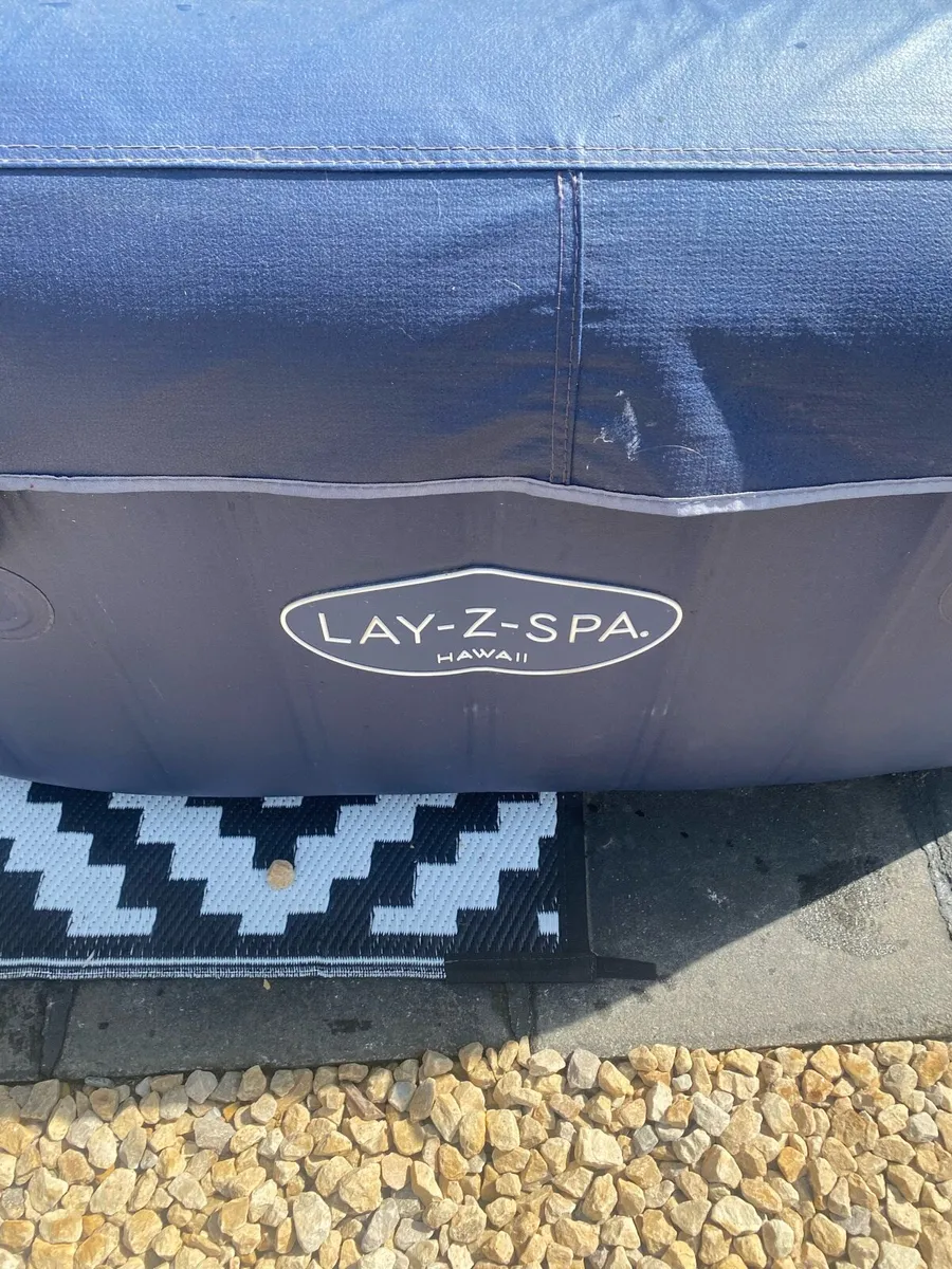 Lay-z-spa hot tub - Image 3