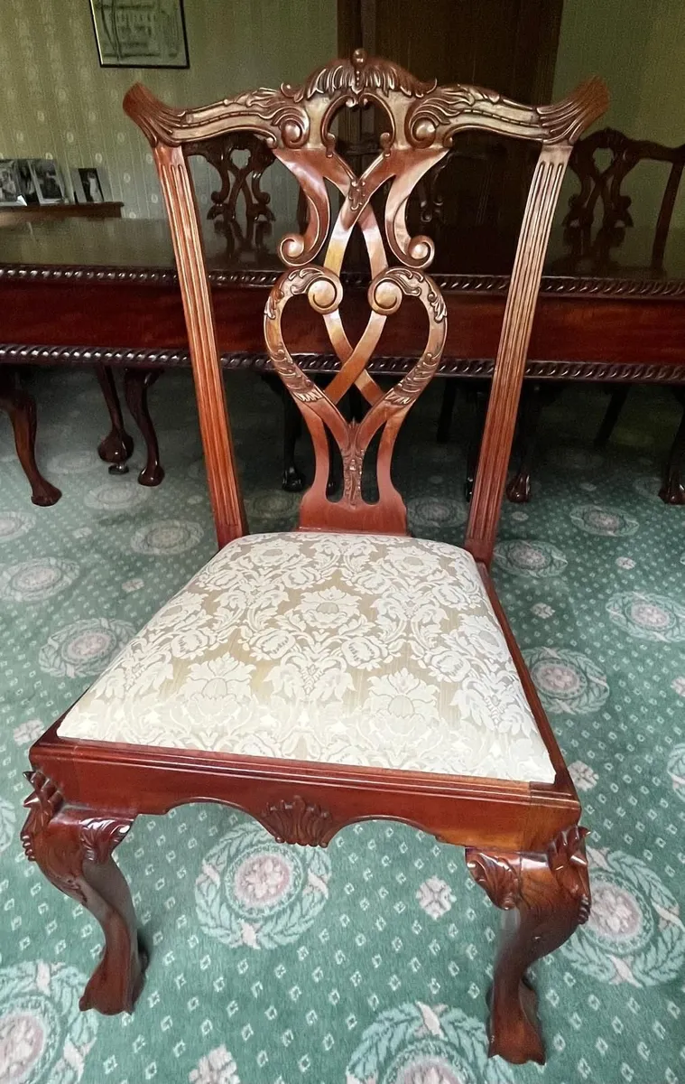 Table and Chairs - Image 3