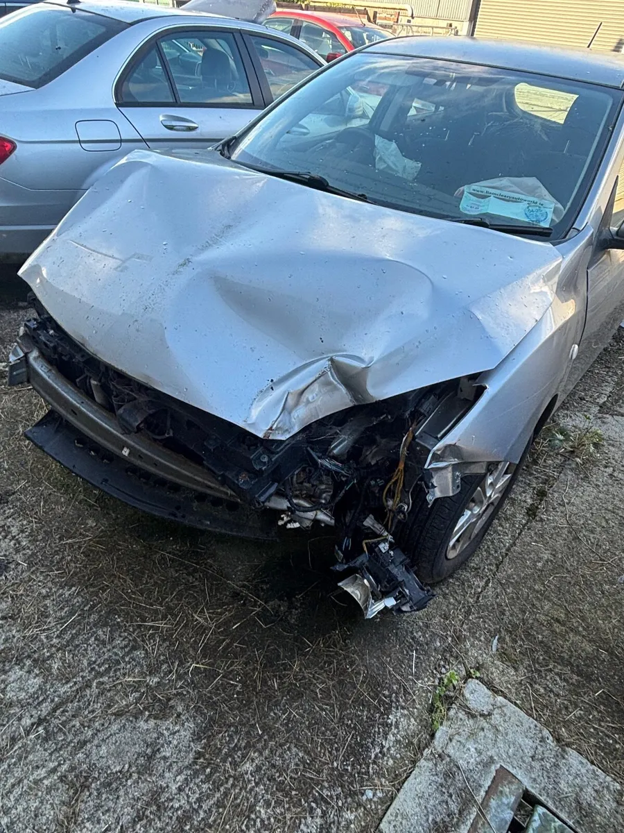 Cars For Sale Breaking and Repairable - Image 3