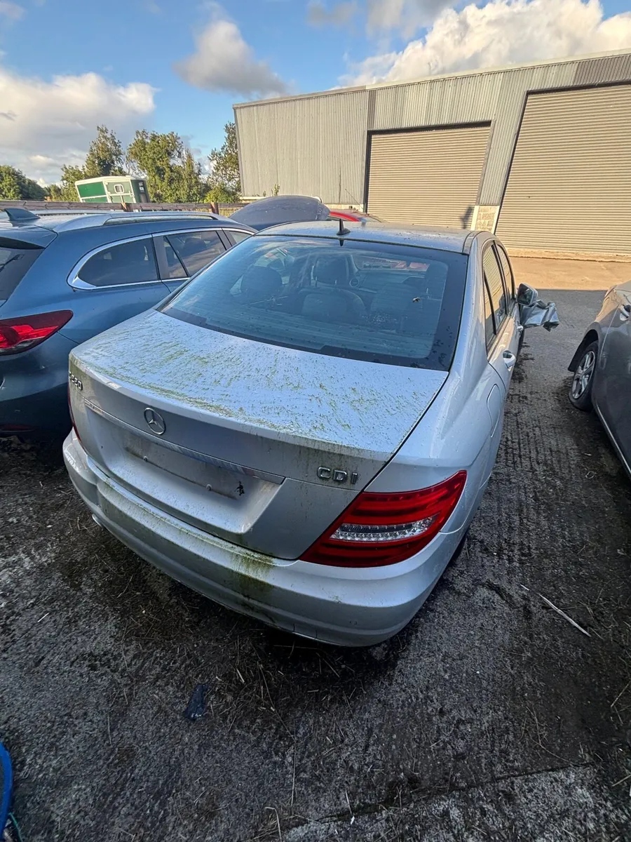 Cars For Sale Breaking and Repairable - Image 4
