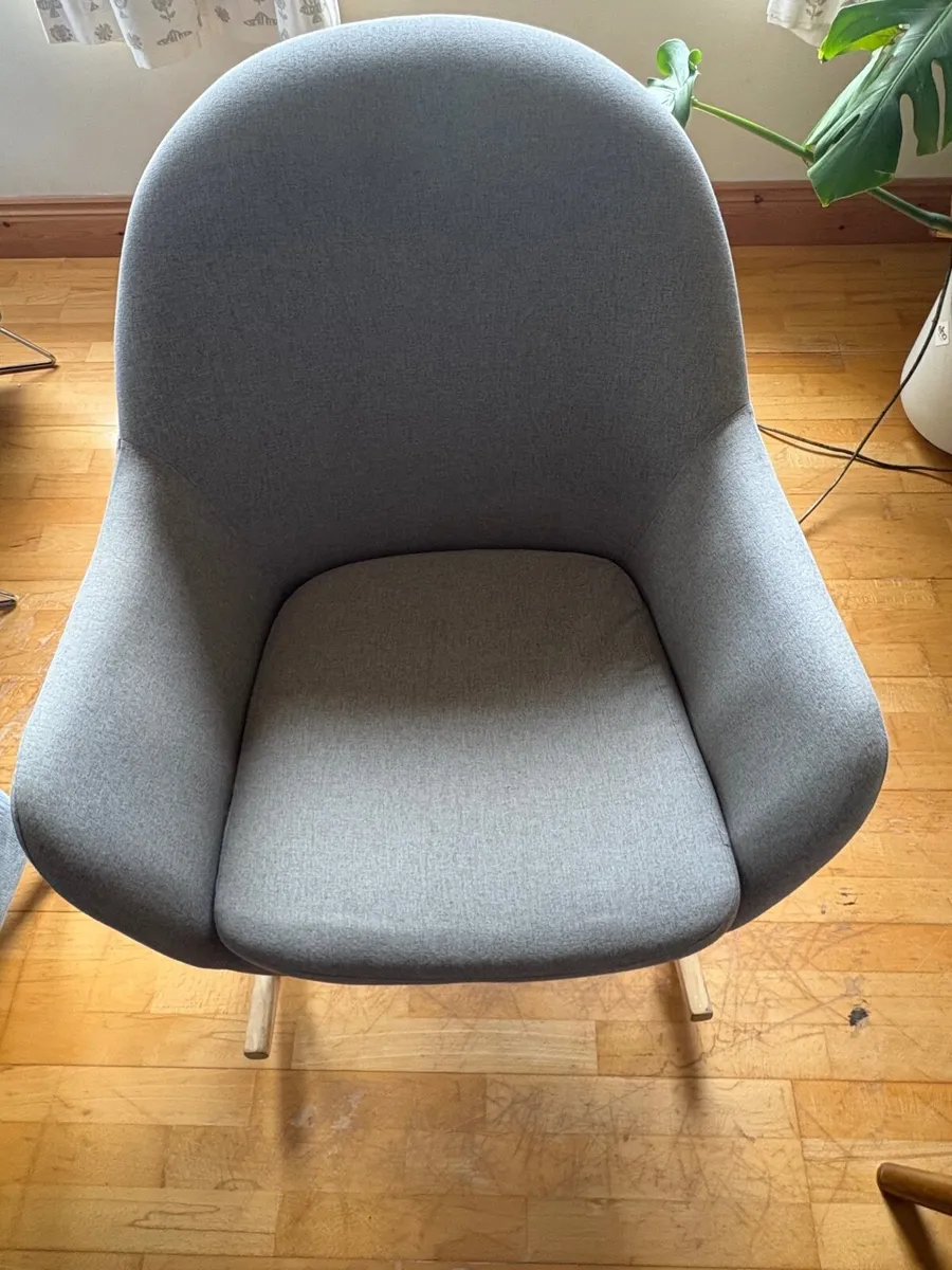 Rocking nursing chair - Image 1