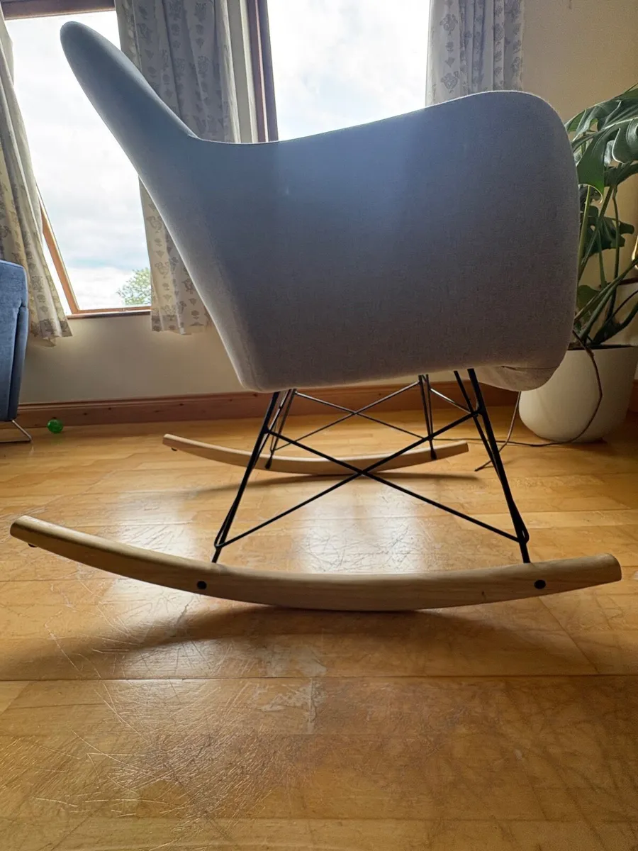 Rocking nursing chair - Image 3