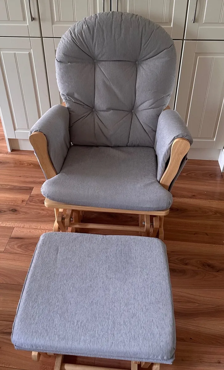 Babylo rocking chair and footstool for sale €160 - Image 1