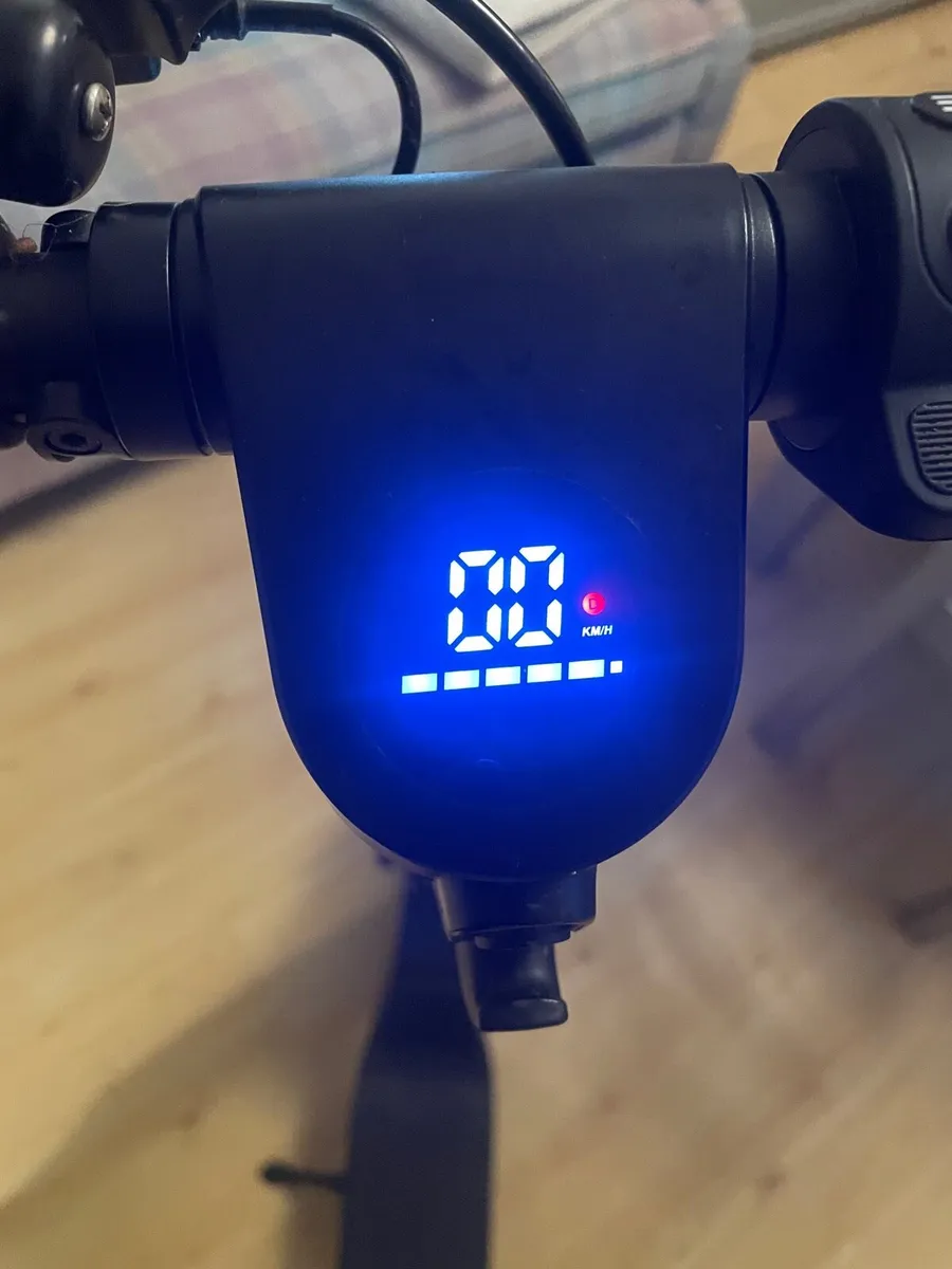 Large Electric scooter & charger - Image 4