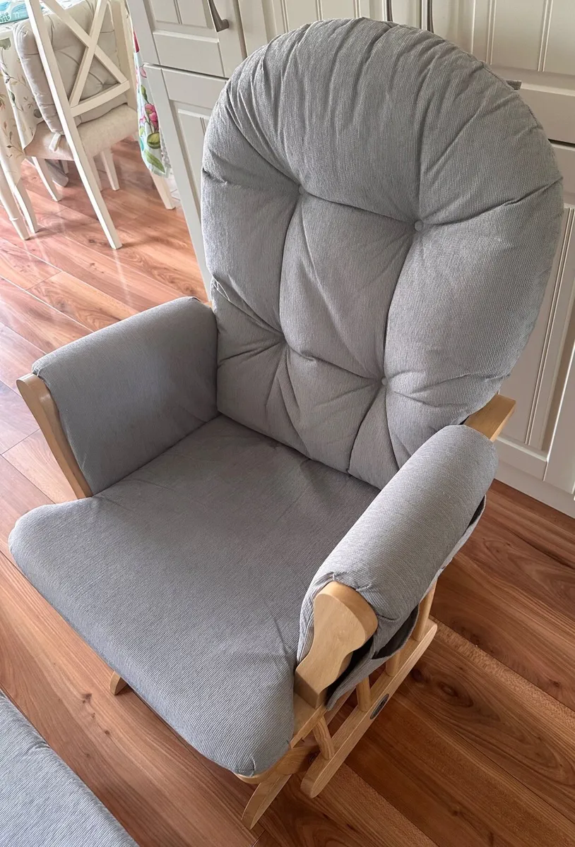 Babylo rocking chair and footstool for sale €160 - Image 4