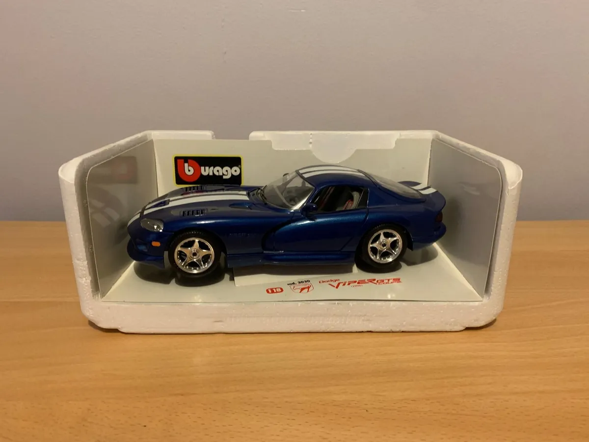 1996 Dodge Viper GTS Coupe 1/18 Burago Model Car - Image 3