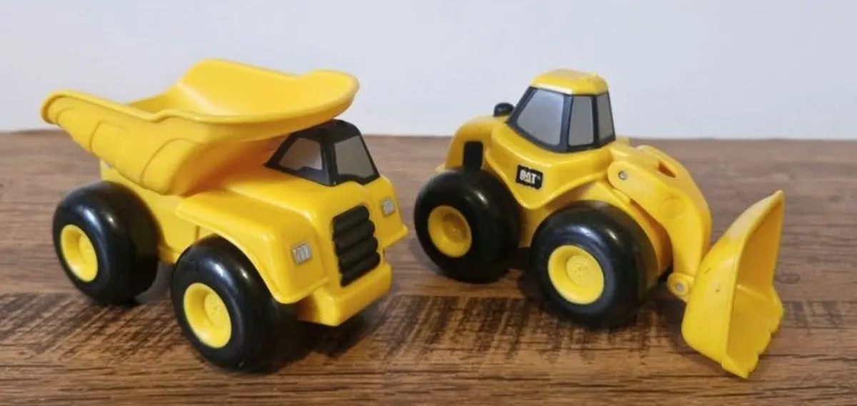 CAT Construction Vehicles – Dump Truck & Loader €5 - Image 2