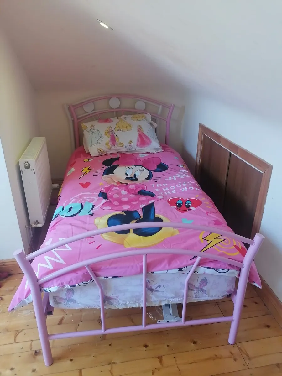Single beds (2) - Image 1
