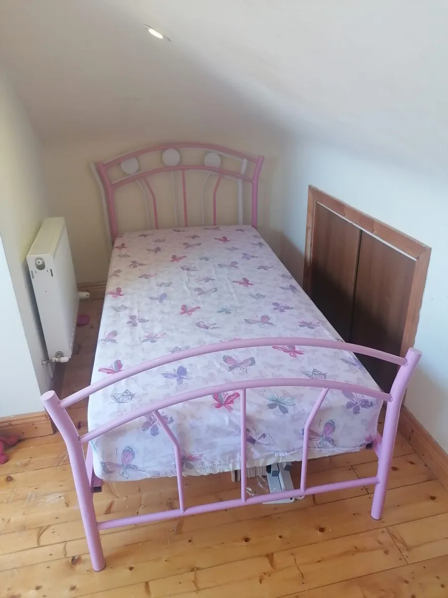 Single beds (2) - Image 2