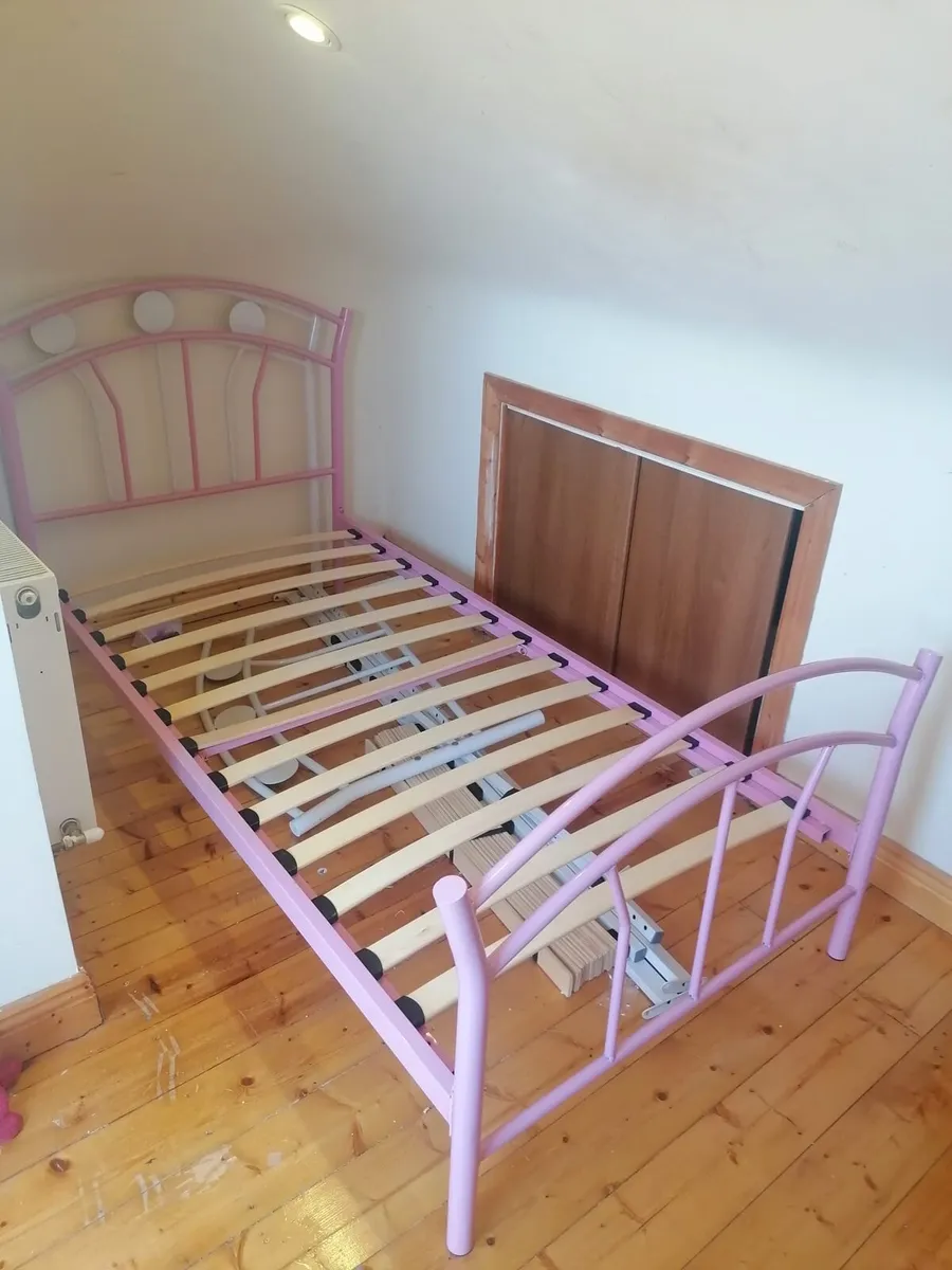 Single beds (2) - Image 3