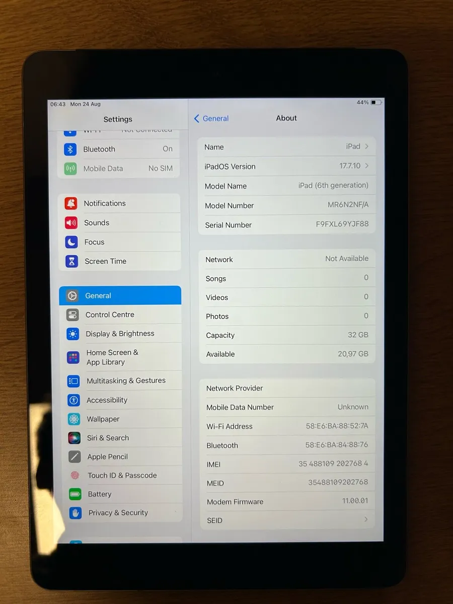 Ipad 9.7 inches gen 6 Wi Fi + Cellular - Image 2