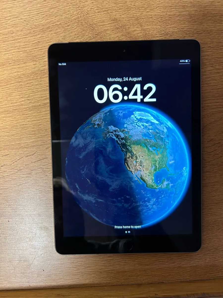 Ipad 9.7 inches gen 6 Wi Fi + Cellular - Image 3