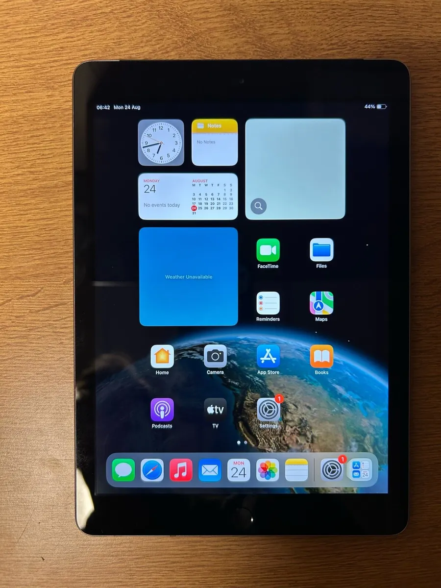 Ipad 9.7 inches gen 6 Wi Fi + Cellular - Image 1