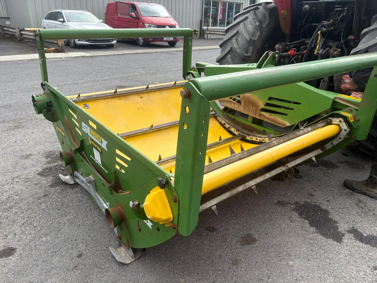 2018 Hustler Bale feeder - Image 1
