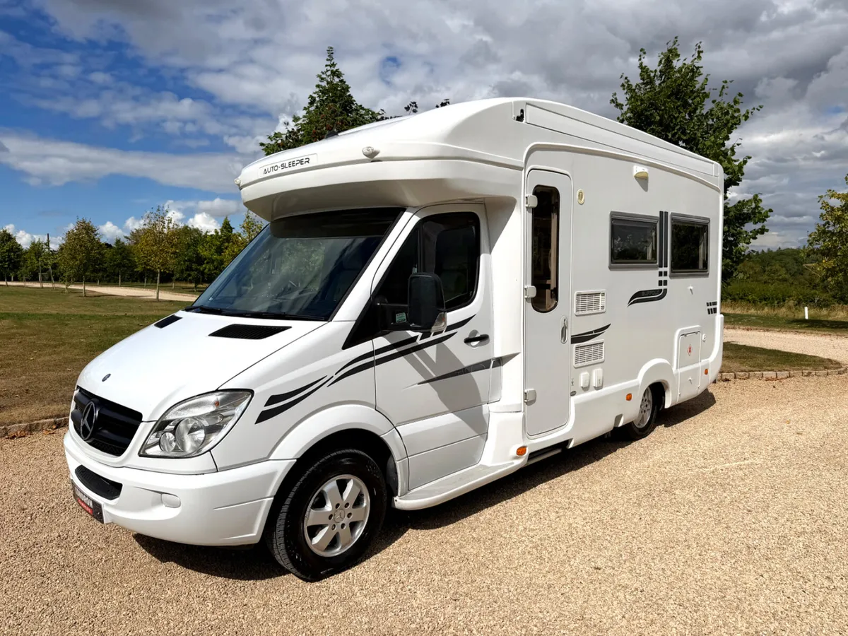 2010 AUTOSLEEPER SUFFOLK LOW PROFILE R.H.D AUTO - Image 1