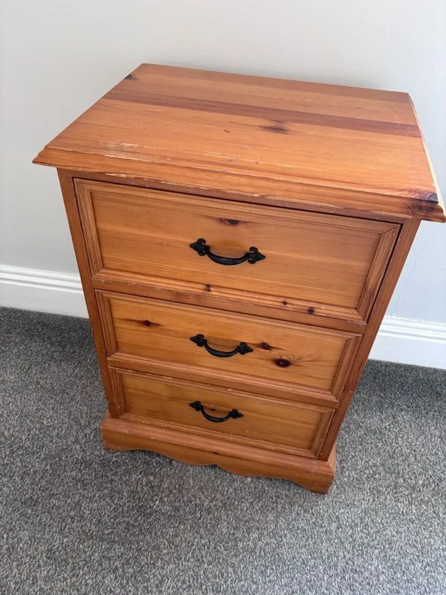 two bedside lockers - Image 1