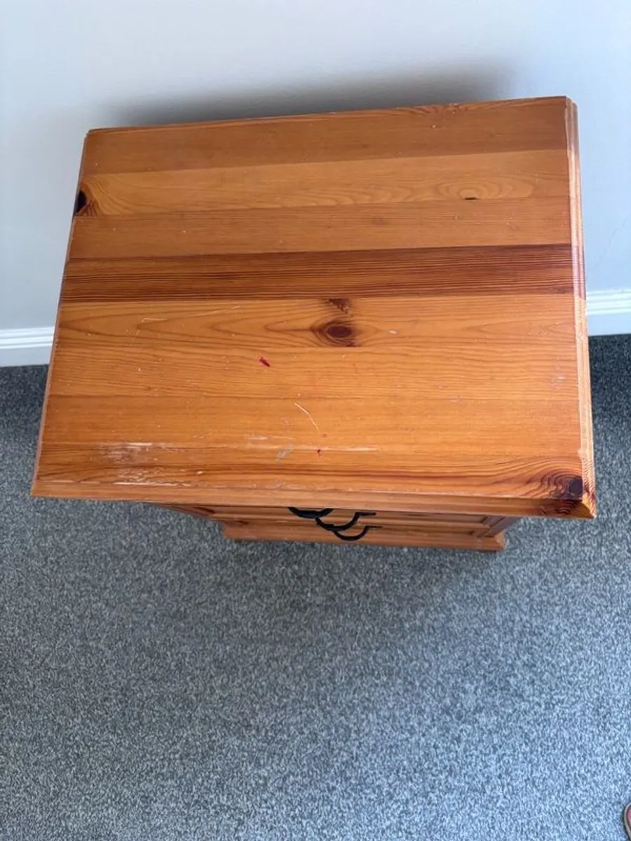 two bedside lockers - Image 3