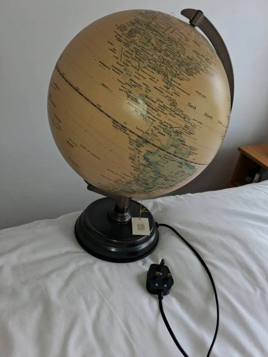Globe lamp