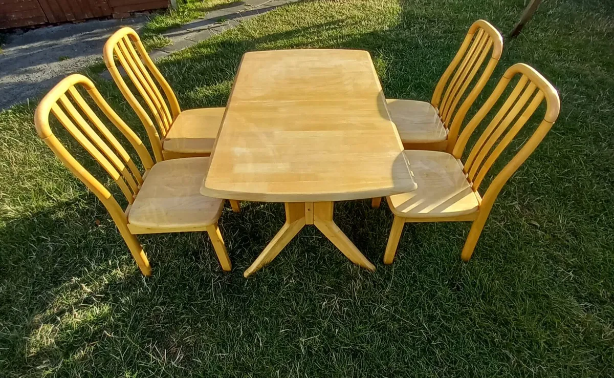 Table and 4 chairs - Image 2