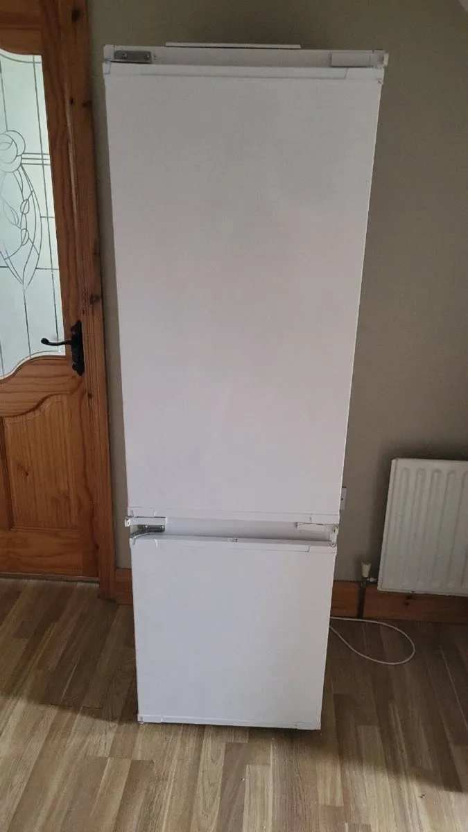 Integrated FRIDGE FREEZER - Image 2
