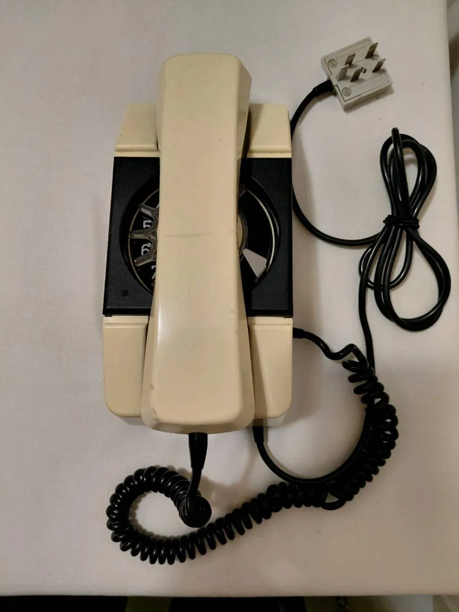 Rotary retro phone - Image 1