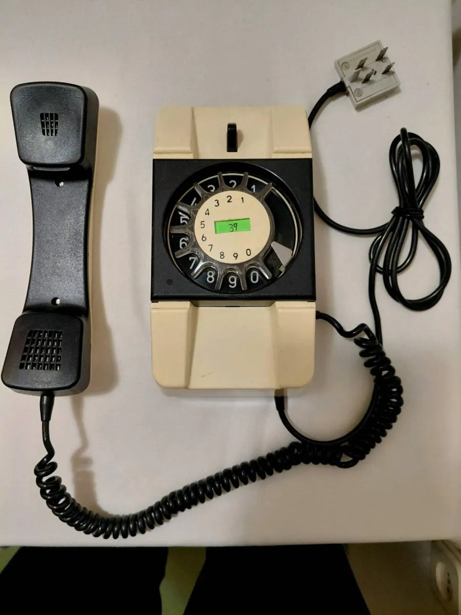 Rotary retro phone - Image 2