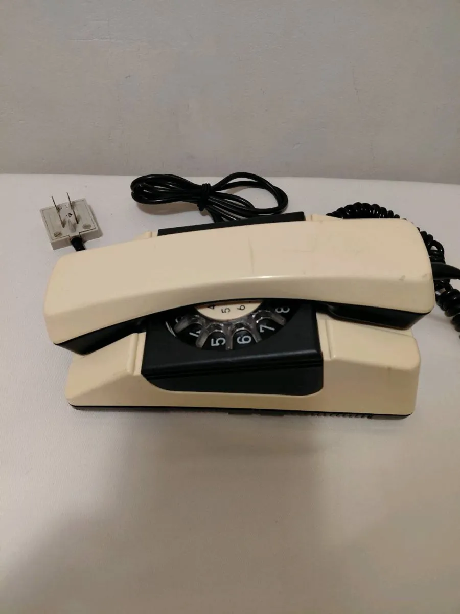 Rotary retro phone - Image 4