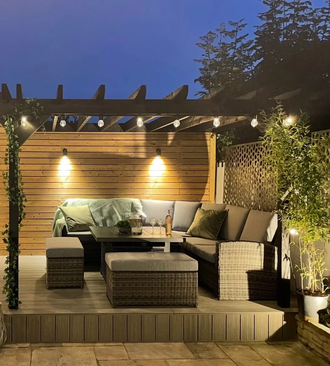 Outdoor furniture - Image 1