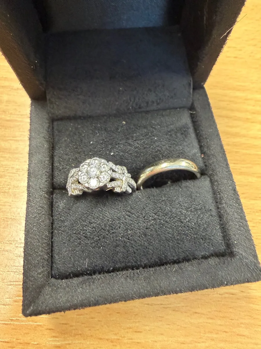 White gold diamond engagement ring and bridal band - Image 3