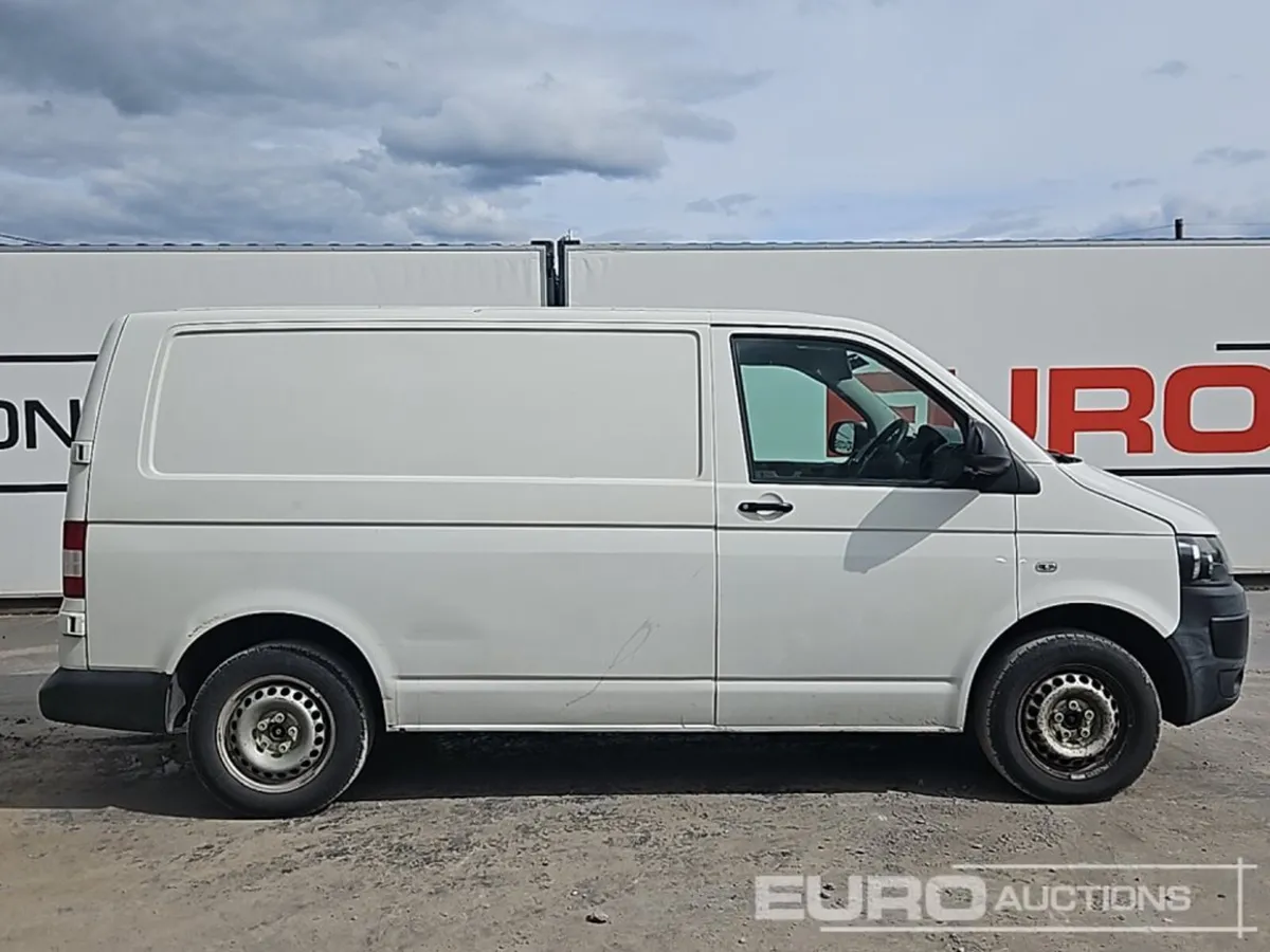 64 2014 Volkswagen Transporter - Image 2