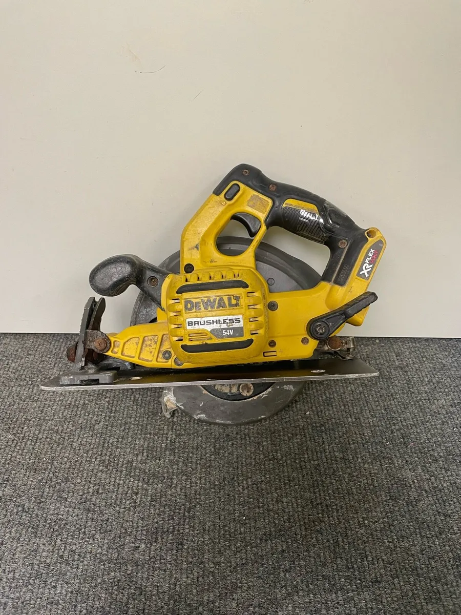 De Walt Circular Saw - Baretool - 54volt - DCS575 - Image 3