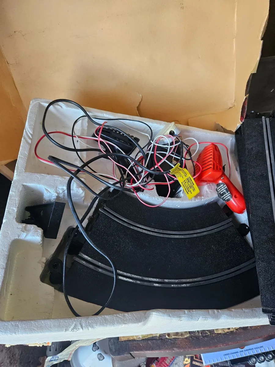 Scalextric Mighty Metro - Image 2