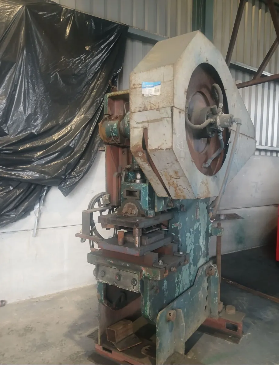 Punch press - Image 1