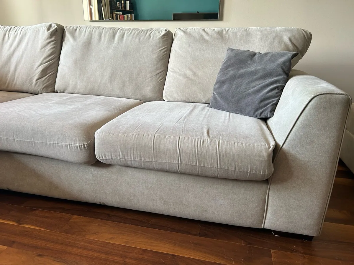 Couch - Image 4