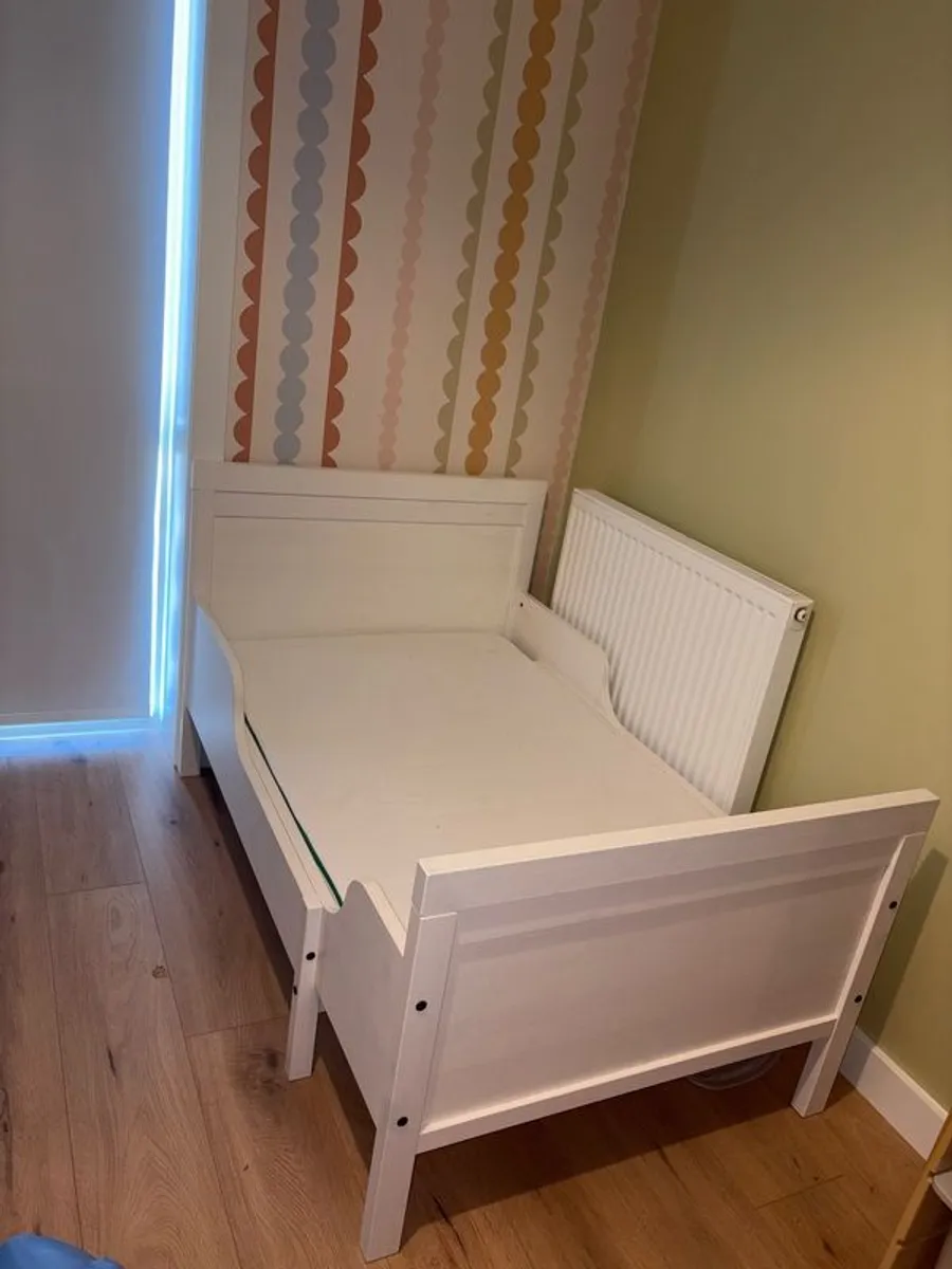 toddler bed - Image 1
