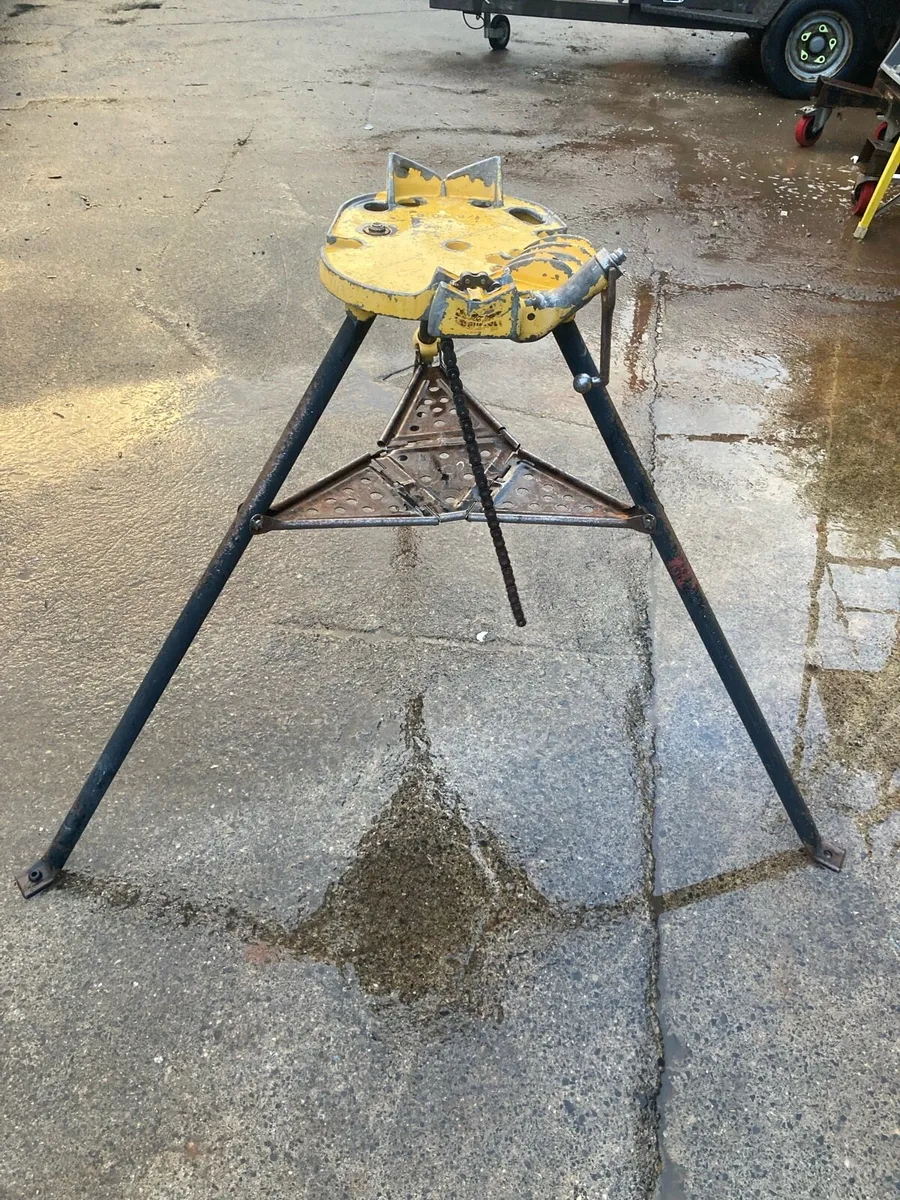 REMS Plumbers pipe stand - Image 1