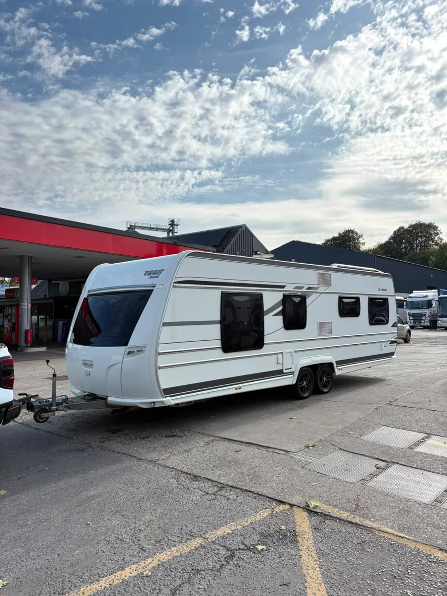 RARE Fendt Le Vogue 6 Berth Island Bed Caravan - Image 2