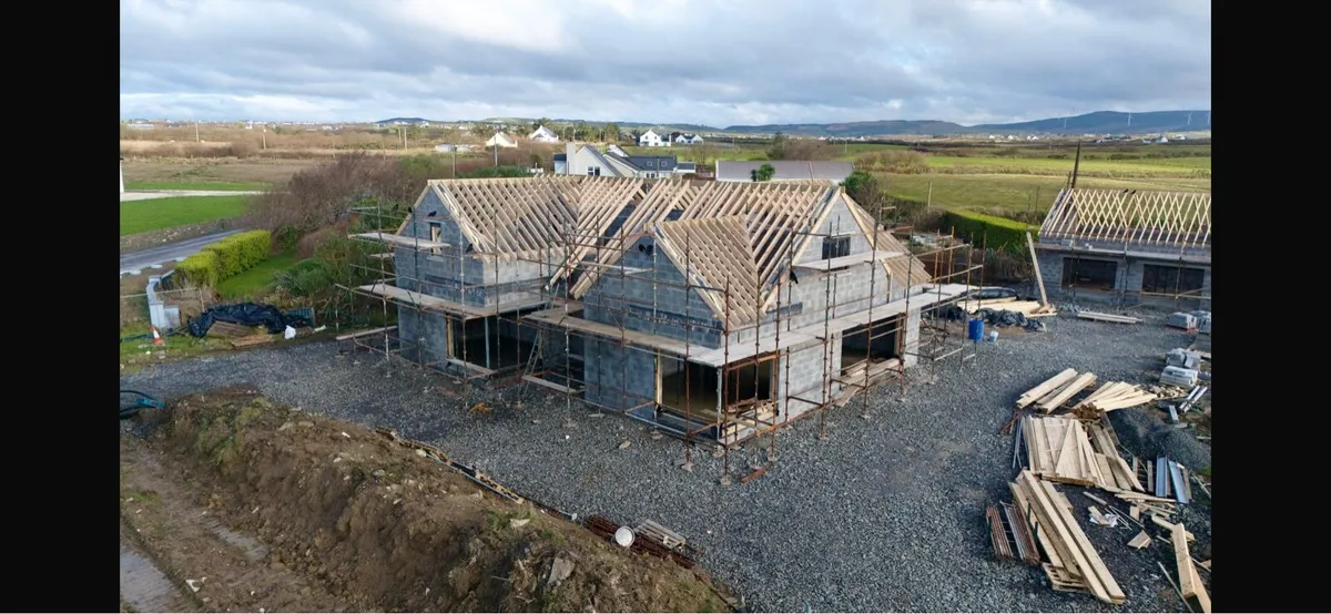 Scaffolding for 2600sq ft house plus more - Image 2